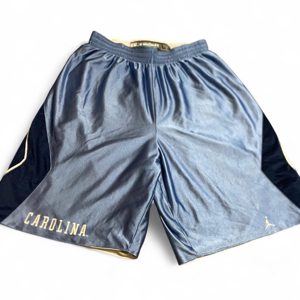 Men’s Vintage Jordan Carolina Tar Heels Reversible Basketball Shorts Size L.